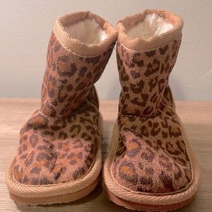 Super Cute Chetah printed girl shoes. Size 4 never worn.